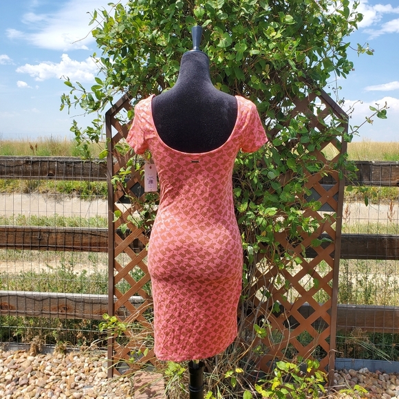 NWT Billabong Girl in the Sun Short Sleeve Bodycon Dress Women's Size Medium 10 - Picture 14 of 15